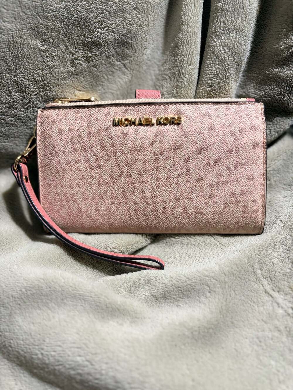 Michael Kors Pink Jet Set Travel Multifunction Phone Wallet Wristlet